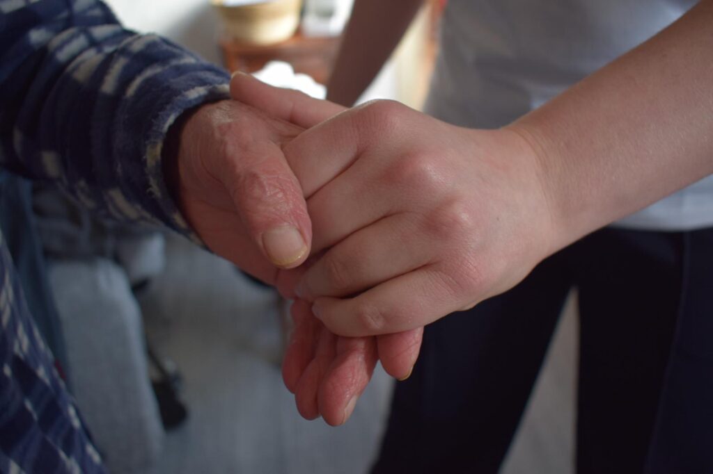 complices-de-vie-aide-soignante-domicile-senior-perpignan-salanque-66